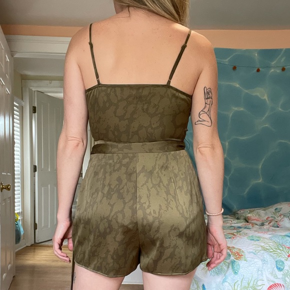 UO RIVA ROMPER - Picture 3 of 3
